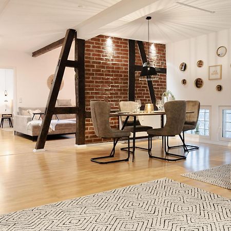 Jasta Homes Altstadt, Zentral, Ueberdachter Parkplatz, Netflix, Vollausstattung, Loft, Modern Und Komfort Hamelin Exterior photo