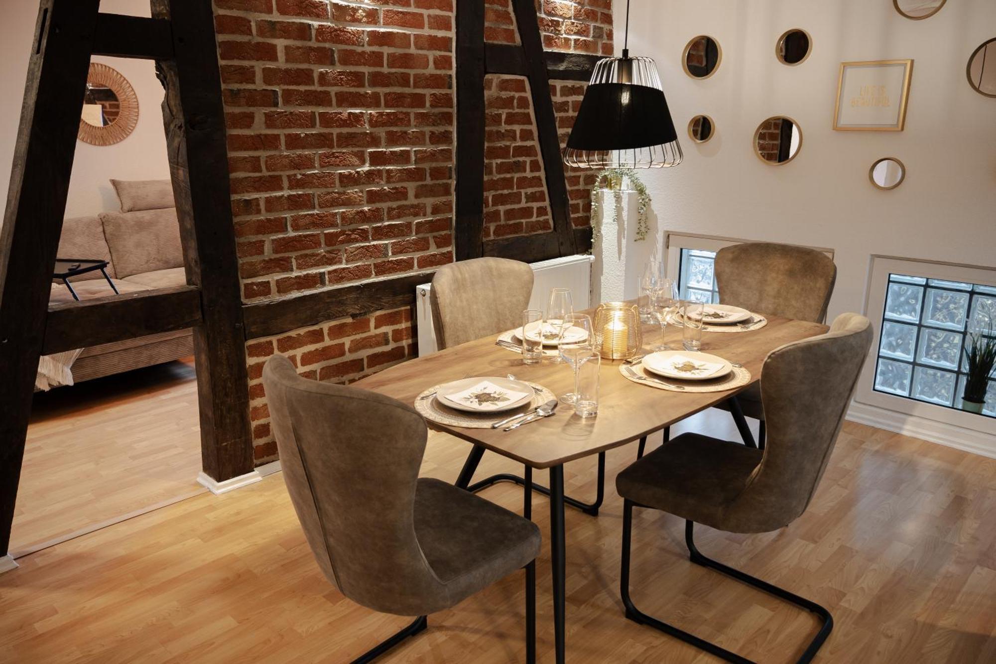 Jasta Homes Altstadt, Zentral, Ueberdachter Parkplatz, Netflix, Vollausstattung, Loft, Modern Und Komfort Hamelin Exterior photo