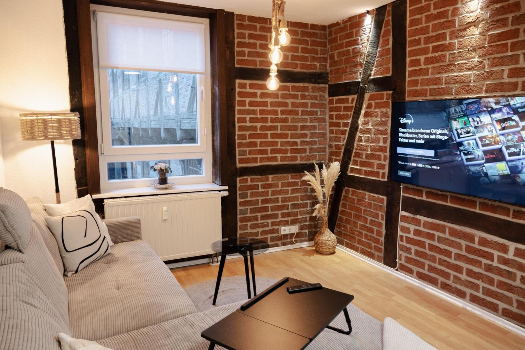 Jasta Homes Altstadt, Zentral, Ueberdachter Parkplatz, Netflix, Vollausstattung, Loft, Modern Und Komfort Hamelin Exterior photo