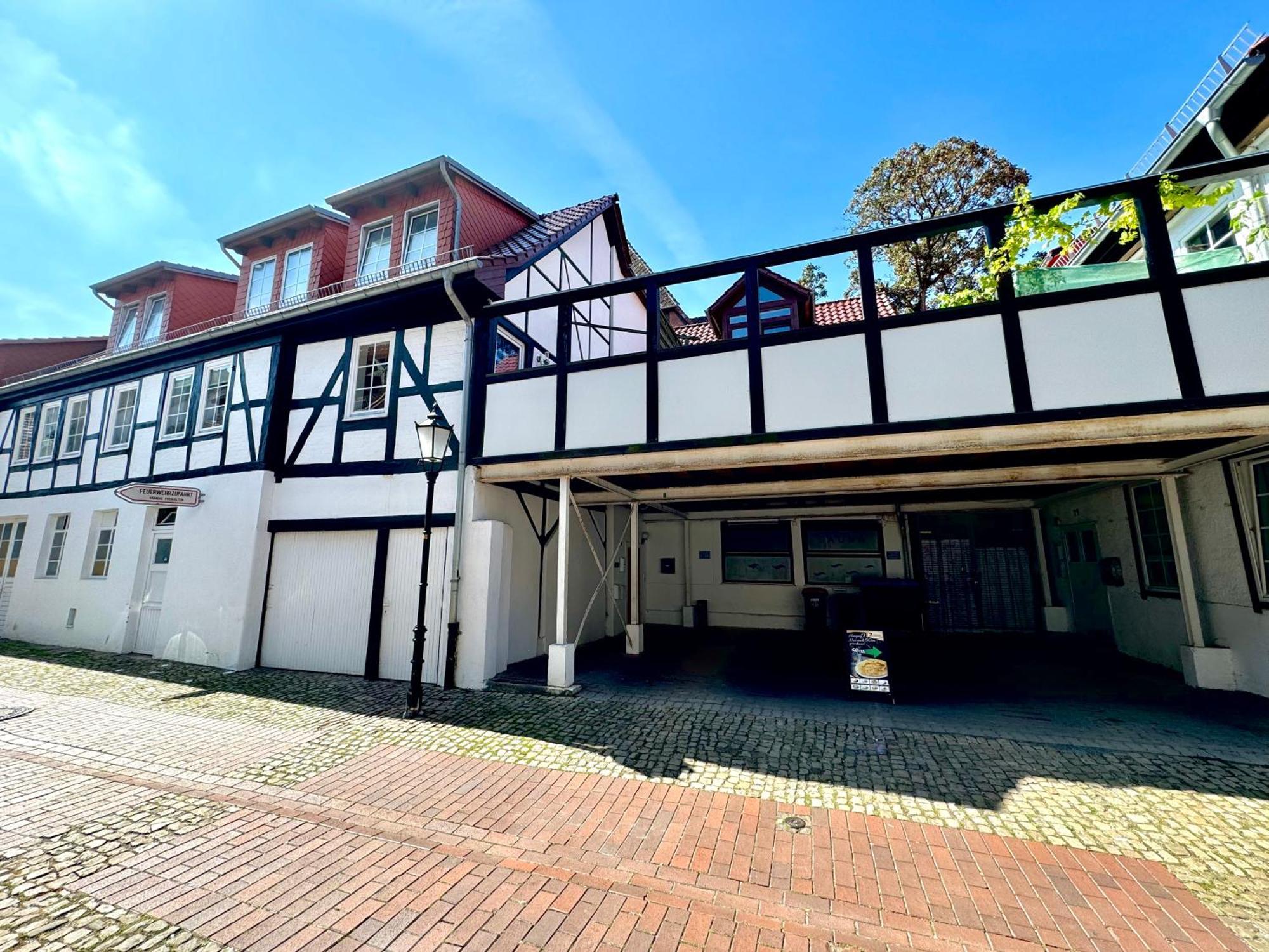 Jasta Homes Altstadt, Zentral, Ueberdachter Parkplatz, Netflix, Vollausstattung, Loft, Modern Und Komfort Hamelin Exterior photo